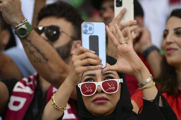 Supporters du Qatar - Ambiance FOOTBALL : Qatar vs Senegal - Groupe A - coupe du Monde Qatar 2022 - 25 11 2022 JBAutissier Panoramic 