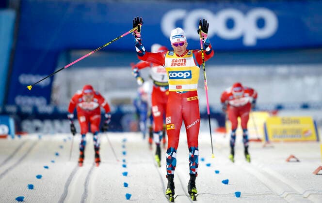 Bilder des Jahres, Sport 11 November Sport Themen der Woche KW47 Winner Johannes Hoesflot Klaebo NOR during the FIS World Cup Cross-Country, Sprint 1,4km at the Ruka Ski stadium on 25. November 2022 in Ruka, Finland. (Kalle Parkkinen Newspix24)  Copyright: xKallexParkkinenx np242515111584