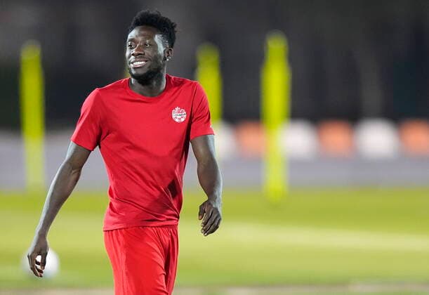 November 25, 2022, DOHA, QATAR: Canada star Alphonso Davies laughs during practice at the World Cup in Doha, Qatar, Friday, Nov. 25, 2022. Canada News - November 25, 2022  - ZUMAc35_ 20221125_zaf_c35_034 Copyright: xNathanxDenettex