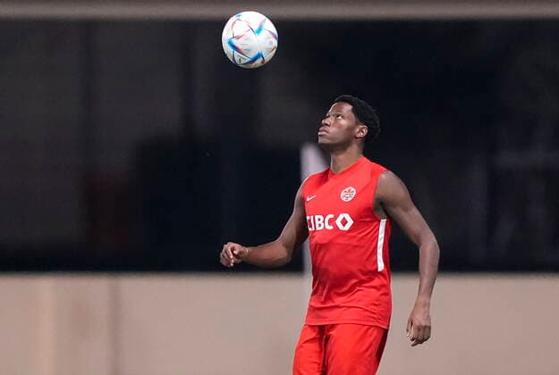 November 25, 2022, DOHA, QATAR: Canada forward Jonathan David eyes the ball during practice at the World Cup in Doha, Qatar, Friday, Nov. 25, 2022. Canada News - November 25, 2022  - ZUMAc35_ 20221125_zaf_c35_037 Copyright: xNathanxDenettex