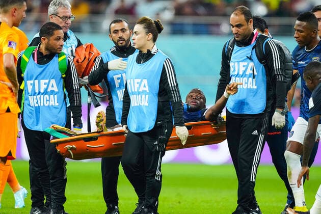 Sport Bilder des Tages Mandatory Credit: Photo by Javier Garcia Shutterstock (13634760em) Enner Valencia of Ecuador issues instructions to team mates as he is carried off and substituted Netherlands v Ecuador, FIFA World Cup, WM, Weltmeisterschaft, Fussball 2022, Group A, Football, Khalifa International Stadium, Ar-Rayyan, Qatar - 25 Nov 2022 Editorial Use Only Netherlands v Ecuador, FIFA World Cup 2022, Group A, Football, Khalifa International Stadium, Ar-Rayyan, Qatar - 25 Nov 2022 Editorial Use Only  Copyright: xJavierxGarcia Shutterstockx 13634760em