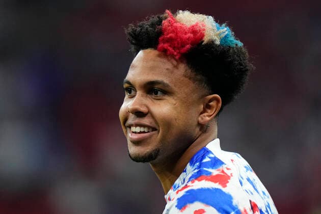 England v USA: Group B - FIFA World Cup, WM, Weltmeisterschaft, Fussball Qatar 2022 Weston McKennie Central Midfield of USA and Juventus during the warm-up before the FIFA World Cup Qatar 2022 Group B match between England and USA at Al Bayt Stadium on November 25, 2022 in Al Khor, Qatar. Al Khor Qatar  Copyright: xJosexBretonx originalFilename:breton-englandv221125_npAuR.jpg