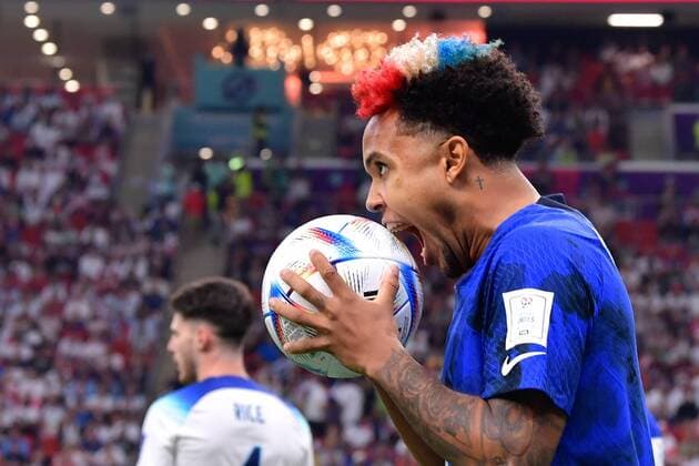 RECORD DATE NOT STATED FIFA World Cup, WM, Weltmeisterschaft, Fussball Qatar 2022 England vs United States Weston McKennie of USA during the game England vs United States (USA), Corresponding to Group B of the FIFA World Cup Qatar 2022, at Al Bayt Stadium, Al Khor, November 25, 2022. <br><br> Weston McKennie de USA durante el partido Inglaterra vs Estados Unidos (EUA), correspondiente al Grupo B de la Copa Mundial de la FIFA Qatar 2022, en el Estadio Al Bayt, Al Khor, el 25 de noviembre de 2022. AL KHOR DOHA QATAR  Copyright: xAdrianxMaciasx 20221125_10900