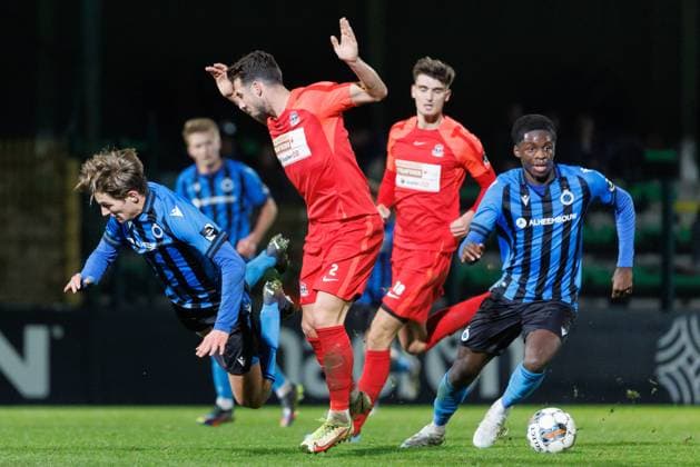 Dender s Stefano Marzo and Club NXT s Noah Mbamba fight for the ball during a soccer match between Club NXT (U23) and Dender EH, Friday 25 November 2022 in Roeselare, on day 15 of the 2022-2023 Challenger Pro League 1B second division of the Belgian championship. KURTxDESPLENTER  x53758700x