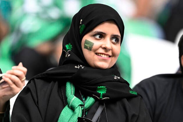 FAN Frau Team Saudi Arabien FIFA World Cup, WM, Weltmeisterschaft, Fussball 2022 in Qatar Vorrundenspiel Gruppe C Polen - Saudi Arabien am 26.11.2022 im Education City Stadion DFL REGULATIONS PROHIBIT ANY USE OF PHOTOGRAPHS as IMAGE SEQUENCES and or QUASI-VIDEO *** FAN woman team Saudi Arabia FIFA World Cup 2022 in Qatar preliminary round match group C Poland Saudi Arabia on 26 11 2022 at Education City Stadium DFL REGULATES PROHIBIT ANY USE OF PHOTOGRAPHS as IMAGE SEQUENCES and or QUASI VIDEO Copyright: xLacixPerenyix