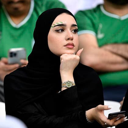 FAN Frau Team Saudi Arabien FIFA World Cup, WM, Weltmeisterschaft, Fussball 2022 in Qatar Vorrundenspiel Gruppe C Polen - Saudi Arabien am 26.11.2022 im Education City Stadion DFL REGULATIONS PROHIBIT ANY USE OF PHOTOGRAPHS as IMAGE SEQUENCES and or QUASI-VIDEO *** FAN woman team Saudi Arabia FIFA World Cup 2022 in Qatar preliminary round match group C Poland Saudi Arabia on 26 11 2022 at Education City Stadium DFL REGULATES PROHIBIT ANY USE OF PHOTOGRAPHS as IMAGE SEQUENCES and or QUASI VIDEO Copyright: xLacixPerenyix