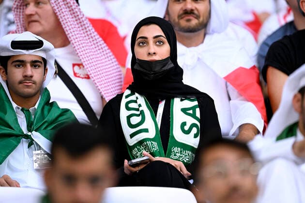 FAN Frau Team Saudi Arabien FIFA World Cup, WM, Weltmeisterschaft, Fussball 2022 in Qatar Vorrundenspiel Gruppe C Polen - Saudi Arabien am 26.11.2022 im Education City Stadion DFL REGULATIONS PROHIBIT ANY USE OF PHOTOGRAPHS as IMAGE SEQUENCES and or QUASI-VIDEO *** FAN woman team Saudi Arabia FIFA World Cup 2022 in Qatar preliminary round match group C Poland Saudi Arabia on 26 11 2022 at Education City Stadium DFL REGULATES PROHIBIT ANY USE OF PHOTOGRAPHS as IMAGE SEQUENCES and or QUASI VIDEO Copyright: xLacixPerenyix