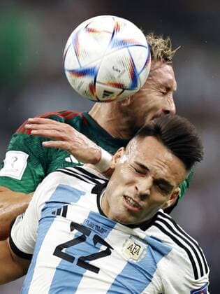 LUSAIL CITY - (l-r) Hector Herrera of Mexico, Lautaro Martinez of Argentina during the FIFA World Cup, WM, Weltmeisterschaft, Fussball Qatar 2022 group C match between Argentina and Mexico at Lusail Stadium on November 26, 2022 in Lusail City, Qatar. AP Dutch Height MAURICE OF STONE FIFA World Cup Qatar 2022 2022 xVIxANPxSportx xMauricexvanxSteenxWKxIVx