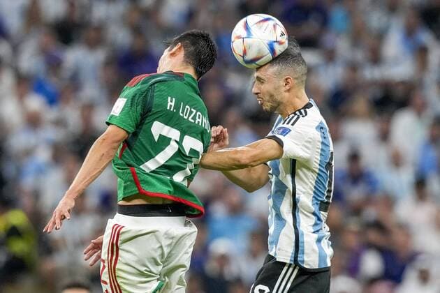 AL DAAYEN, 26-11-2022 Lusail Stadium World Cup 2022 in Qatar game between Argentina vs Mexico , (R-L) Argentina player Rodriguez Guido and Mexico player Hirving Lozano Argentina - Mexico  x19365259x Copyright: