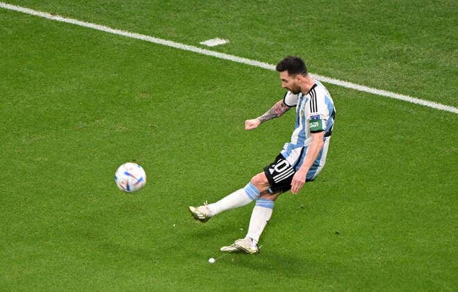 Fussball, Herren, Saison 2022 23, WM in Katar, Gruppe C (2. Spieltag), Argentinien - Mexiko im Lusail Iconic Stadium in Lusail, Lionel Messi (Argentinien), 26.11. 2022, Copyright: xMatthiasxKochx