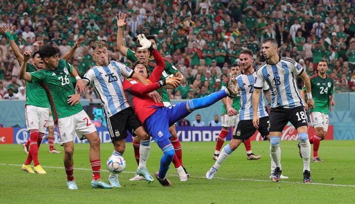 Argentina v Mexico 2022 FIFA World Cup, WM, Weltmeisterschaft, Fussball Guillermo Ochoa of Mexico is fouled trying to save the ball from a corner during the 2022 FIFA World Cup Group C match at Lusail Stadium, Lusail Content Not Available For UK Newspapers Copyright: xPaulxChestertonx FIL-17646-0051 UK Newspapers OUT