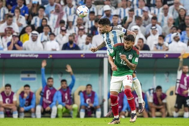 AL DAAYEN, 26-11-2022 Lusail Stadium World Cup 2022 in Qatar game between Argentina vs Mexico , (L-R) Argentina player Nicolas Otamendi and Mexico player Alexis Vega Argentina - Mexico  x19365557x Copyright: