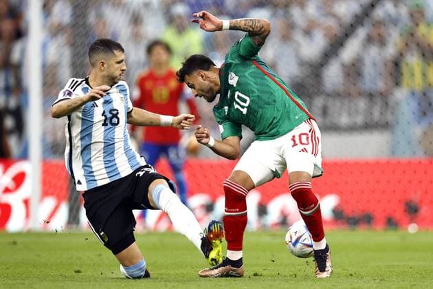 LUSAIL CITY - (l-r) Guido Rodriguez of Argentina, Ernesto Vega of Mexico during the FIFA World Cup, WM, Weltmeisterschaft, Fussball Qatar 2022 group C match between Argentina and Mexico at Lusail Stadium on November 26, 2022 in Lusail City, Qatar. AP Dutch Height MAURICE OF STONE FIFA World Cup Qatar 2022 2022 xVIxANPxSportx xMauricexvanxSteenxWKxIVx