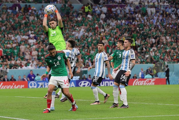 Argentina v Mexico 2022 FIFA World Cup, WM, Weltmeisterschaft, Fussball Emiliano Martinez of Argentina catches a high ball during the 2022 FIFA World Cup Group C match at Lusail Stadium, Lusail Content Not Available For UK Newspapers Copyright: xPaulxChestertonx FIL-17646-0158 UK Newspapers OUT
