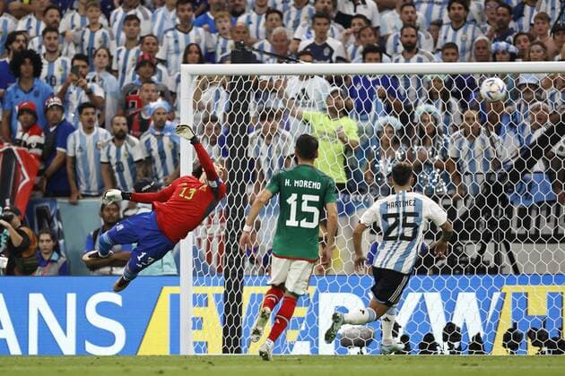 LUSAIL CITY - Enzo Fernandez of Argentina (not in picture) scores the 2-0 (lr) Mexico goalkeeper Guillermo Ochoa, Hector Moreno of Mexico, Lisandro Martinez of Argentina during the FIFA World Cup, WM, Weltmeisterschaft, Fussball Qatar 2022 group C match between Argentina and Mexico in the Lusail Stadium on November 26, 2022 in Lusail City, Qatar. AP Dutch Height MAURICE OF STONE FIFA World Cup Qatar 2022 2022 xVIxANPxSportx xMauricexvanxSteenxWKxIVx