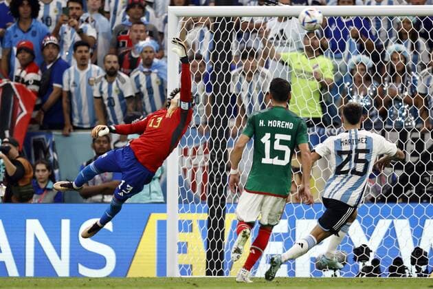 LUSAIL CITY - Enzo Fernandez of Argentina (not in picture) scores the 2-0 (lr) Mexico goalkeeper Guillermo Ochoa, Hector Moreno of Mexico, Lisandro Martinez of Argentina during the FIFA World Cup, WM, Weltmeisterschaft, Fussball Qatar 2022 group C match between Argentina and Mexico in the Lusail Stadium on November 26, 2022 in Lusail City, Qatar. AP Dutch Height MAURICE OF STONE FIFA World Cup Qatar 2022 2022 xVIxANPxSportx xMauricexvanxSteenxWKxIVx
