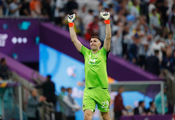 Argentina v Mexico 2022 FIFA World Cup, WM, Weltmeisterschaft, Fussball Emiliano Martinez of Argentina celebrates their second goal during the 2022 FIFA World Cup Group C match at Lusail Stadium, Lusail Content Not Available For UK Newspapers Copyright: xPaulxChestertonx FIL-17646-0169 UK Newspapers OUT