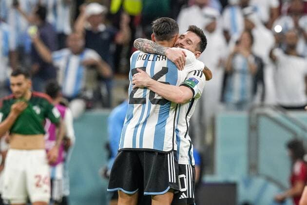 AL DAAYEN, 26-11-2022 Lusail Stadium World Cup 2022 in Qatar game between Argentina vs Mexico , (L-R) Argentina player Nahuel Molina and Argentina player Lionel Messi celebrating the win Argentina - Mexico  x19367153x Copyright: