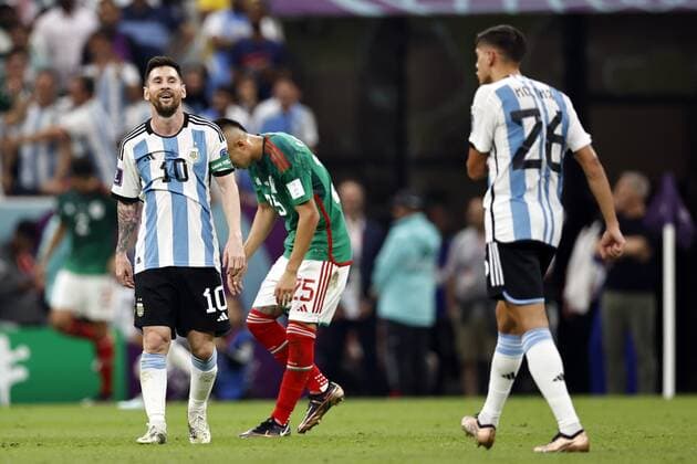 LUSAIL CITY - (l-r) Lionel Messi of Argentina, Nahuel Molina of Argentina during the FIFA World Cup, WM, Weltmeisterschaft, Fussball Qatar 2022 group C match between Argentina and Mexico at Lusail Stadium on November 26, 2022 in Lusail City, Qatar. AP Dutch Height MAURICE OF STONE FIFA World Cup Qatar 2022 2022 xVIxANPxSportx xMauricexvanxSteenxWKxIVx