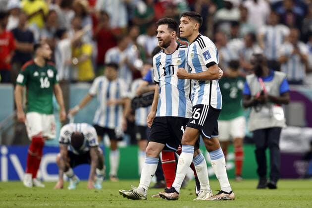 LUSAIL CITY - (l-r) Lionel Messi of Argentina, Nahuel Molina of Argentina during the FIFA World Cup, WM, Weltmeisterschaft, Fussball Qatar 2022 group C match between Argentina and Mexico at Lusail Stadium on November 26, 2022 in Lusail City, Qatar. AP Dutch Height MAURICE OF STONE FIFA World Cup Qatar 2022 2022 xVIxANPxSportx xMauricexvanxSteenxWKxIVx