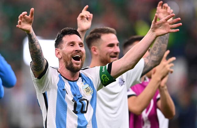 FUSSBALL WM 2022 VORRUNDE GRUPPE C Argentinien - Mexiko 26.11.2022 Lionel Messi (Argentinien) jubelt nach dem Abpfiff