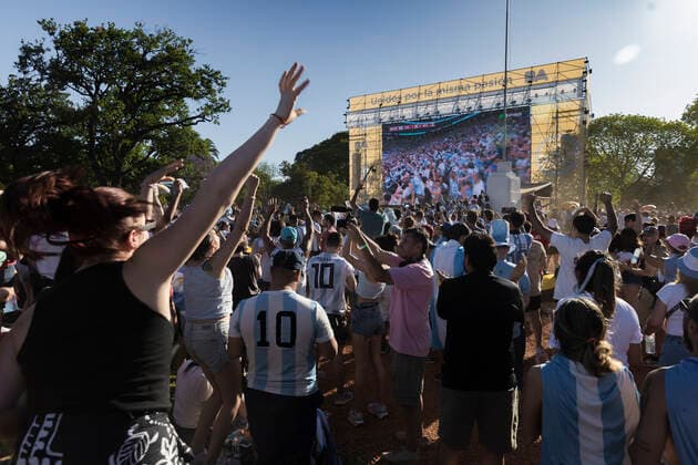 Argentina: Fans watched the World Cup match at the City Fan Fest The Fan Fest of the City was filled with spectators to witness the Argentina-Mexico match of the World Cup that takes place in Qatar. In the group stage, Argentina beat Mexico 2-0 with a first goal from Lionel Messi at 64 and a second goal from Enzo Fernández at 87 . Fans celebrate Fernández s goal. Buenos Aires Argentina Intendant Seeber Square, Palermo Copyright: EstebanxOsorio