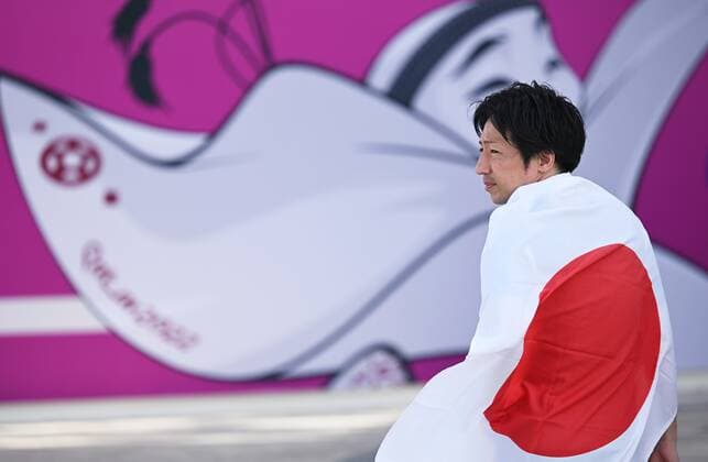 Qatar Soccer World Cup Japan - Costa Rica 8325371 27.11.2022 A Japan s fan waits before the start of the Qatar 2022 World Cup Group E soccer match between Japan and Costa Rica, in Doha, Qatar. Grigory Sysoev Sputnik Doha Qatar  Copyright: xGrigoryxSysoevx