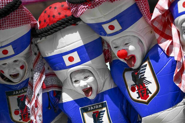 Supporters du Japon venus deguises - ambiance FOOTBALL : Japon vs Costa Rica - Groupe E - coupe du Monde Qatar 2022 - 27 11 2022 JBAutissier Panoramic 