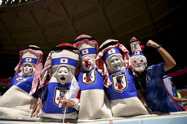 Supporters du Japon venus deguises - ambiance FOOTBALL : Japon vs Costa Rica - Groupe E - coupe du Monde Qatar 2022 - 27 11 2022 JBAutissier Panoramic 