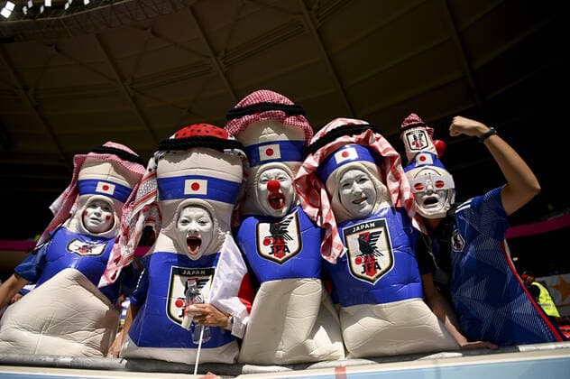 Supporters du Japon venus deguises - ambiance FOOTBALL : Japon vs Costa Rica - Groupe E - coupe du Monde Qatar 2022 - 27 11 2022 JBAutissier Panoramic 