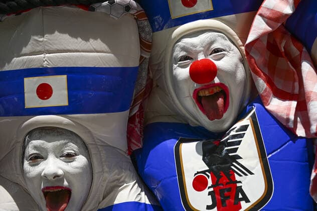 Supporters du Japon venus deguises - ambiance FOOTBALL : Japon vs Costa Rica - Groupe E - coupe du Monde Qatar 2022 - 27 11 2022 JBAutissier Panoramic 