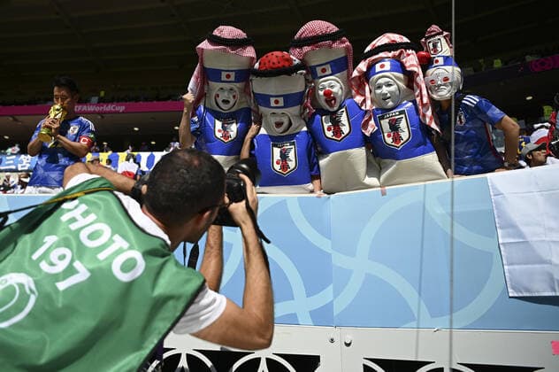 Supporters du Japon venus deguises - ambiance FOOTBALL : Japon vs Costa Rica - Groupe E - coupe du Monde Qatar 2022 - 27 11 2022 JBAutissier Panoramic 