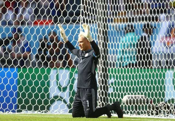 Mandatory Credit: Photo by Kieran McManus Shutterstock (13634881bg) Goalkeeper Keylor Navas of Costa Rica. Japan v Costa Rica, FIFA World Cup, WM, Weltmeisterschaft, Fussball 2022, Group E, Football, Ahmad Bin Ali Stadium, Ar-Rayyan, Qatar - 27 Nov 2022 Editorial Use Only Japan v Costa Rica, FIFA World Cup 2022, Group E, Football, Ahmad Bin Ali Stadium, Ar-Rayyan, Qatar - 27 Nov 2022 Editorial Use Only  Copyright: xKieranxMcManus Shutterstockx 13634881bg