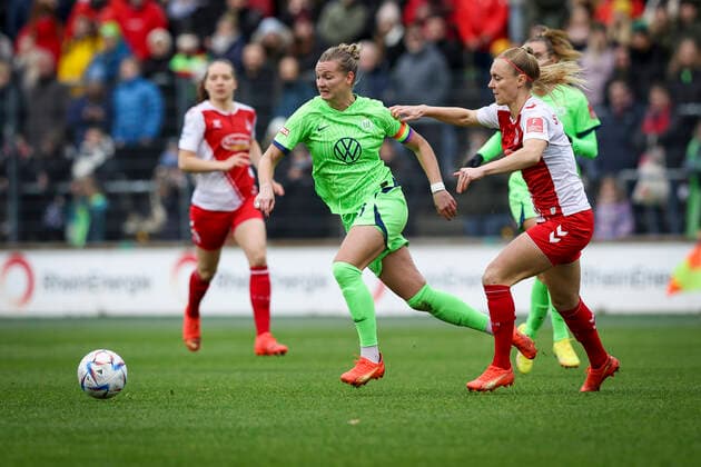 DFB-Pokal Frauen; 1. FC Koeln vs. VfL Wolfsburg, 27.11.2022 Alexandra Popp (VFL Wolfsburg 11) waehrend der Begegnung 1. FC Koeln vs. VfL Wolfsburg im Viertelfinale des DFB-Pokals der Frauen am 27.11.2022 im Franz-Kremer-Stadion in Koeln (Nordrhein-Westfalen). DFL REGULATIONS PROHIBIT ANY USE OF PHOTOGRAPHS AS IMAGE SEQUENCES AND OR QUASI-VIDEO. Copyright: xBEAUTIFULxSPORTS AxelxKohringx