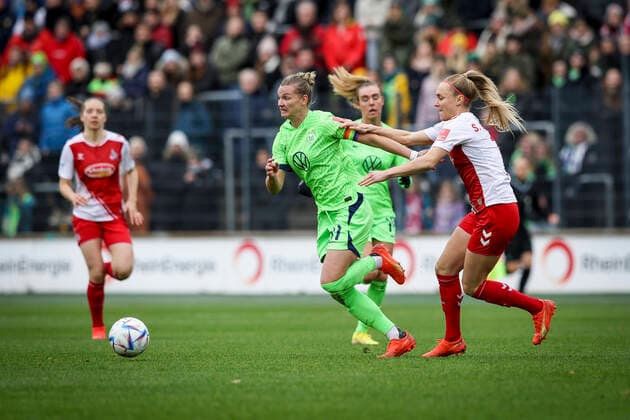 DFB-Pokal Frauen; 1. FC Koeln vs. VfL Wolfsburg, 27.11.2022 Alexandra Popp (VFL Wolfsburg 11) waehrend der Begegnung 1. FC Koeln vs. VfL Wolfsburg im Viertelfinale des DFB-Pokals der Frauen am 27.11.2022 im Franz-Kremer-Stadion in Koeln (Nordrhein-Westfalen). DFL REGULATIONS PROHIBIT ANY USE OF PHOTOGRAPHS AS IMAGE SEQUENCES AND OR QUASI-VIDEO. Copyright: xBEAUTIFULxSPORTS AxelxKohringx