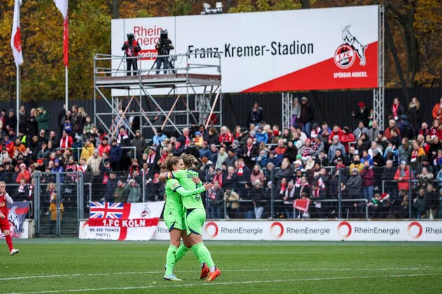 DFB-Pokal Frauen; 1. FC Koeln vs. VfL Wolfsburg, 27.11.2022 Alexandra Popp (VFL Wolfsburg 11) erzielt das 0:2 und jubelt waehrend der Begegnung 1. FC Koeln vs. VfL Wolfsburg im Viertelfinale des DFB-Pokals der Frauen am 27.11.2022 im Franz-Kremer-Stadion in Koeln (Nordrhein-Westfalen). DFL REGULATIONS PROHIBIT ANY USE OF PHOTOGRAPHS AS IMAGE SEQUENCES AND OR QUASI-VIDEO. Copyright: xBEAUTIFULxSPORTS AxelxKohringx