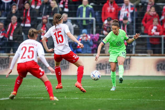 DFB-Pokal Frauen; 1. FC Koeln vs. VfL Wolfsburg, 27.11.2022 Felicitas Rauch (VFL Wolfsburg 13) in ihrem 150. Spiel waehrend der Begegnung 1. FC Koeln vs. VfL Wolfsburg im Viertelfinale des DFB-Pokals der Frauen am 27.11.2022 im Franz-Kremer-Stadion in Koeln (Nordrhein-Westfalen). DFL REGULATIONS PROHIBIT ANY USE OF PHOTOGRAPHS AS IMAGE SEQUENCES AND OR QUASI-VIDEO. Copyright: xBEAUTIFULxSPORTS AxelxKohringx