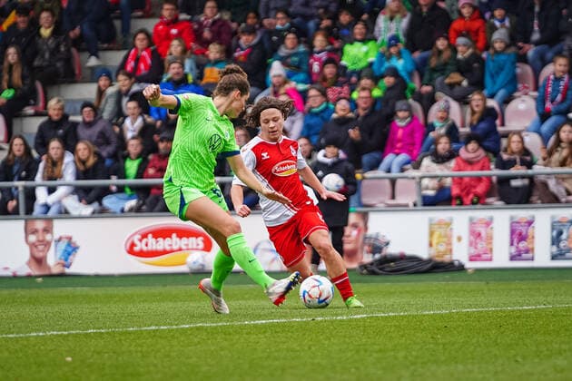 Cologne, Germany, November 27th 2022: Ally Gudorf (12 Koeln) goes forward during the FLYERALARM Frauen-Bundesliga match between 1. FC Koeln and VfL Wolfsburg at Franz-Kremer-Stadium in Cologne, Germany. (Norina Toenges SPP) Copyright: xNorinaxToenges SPPx spp-en-NoTo-1FC - WOB-05990