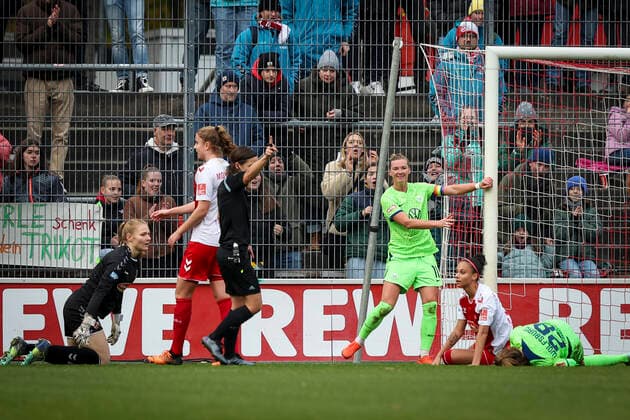 DFB-Pokal Frauen; 1. FC Koeln vs. VfL Wolfsburg, 27.11.2022 Alexandra Popp (VFL Wolfsburg 11) erzielt das 0:4 waehrend der Begegnung 1. FC Koeln vs. VfL Wolfsburg im Viertelfinale des DFB-Pokals der Frauen am 27.11.2022 im Franz-Kremer-Stadion in Koeln (Nordrhein-Westfalen). DFL REGULATIONS PROHIBIT ANY USE OF PHOTOGRAPHS AS IMAGE SEQUENCES AND OR QUASI-VIDEO. Copyright: xBEAUTIFULxSPORTS AxelxKohringx