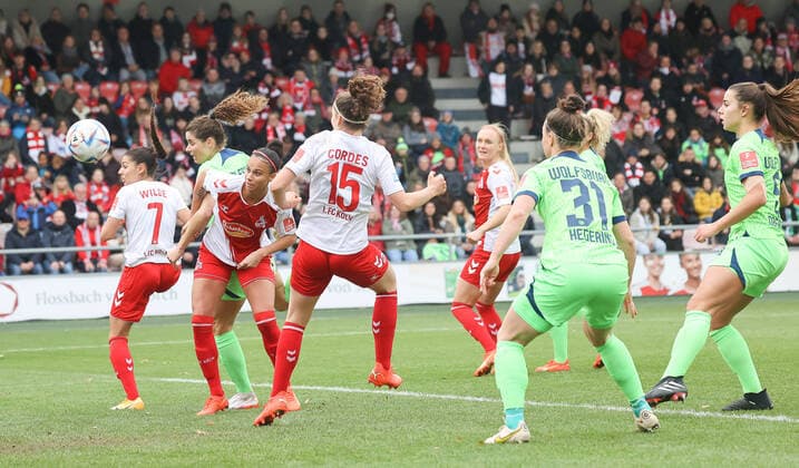 Marina Hegering (Wolfsburg 31), Tor zum 1:0 fuer Wolfsburg, 1. FC Koeln vs. VfL Wolfsburg, Fussball, Flyeralarm Frauen-Bundesliga, 8. Spieltag, 27.11.2022, DFL REGULATIONS PROHIBIT ANY USE OF PHOTOGRAPHS AS IMAGE SEQUENCES AND OR QUASI-VIDEO, 1. FC Koeln vs. VfL Wolfsburg, Fussball, Flyeralarm Frauen-Bundesliga, 8. Spieltag, 27.11.2022 Koeln Copyright: xJoergxNiebergall Eibner-Pressefox EP_JNL