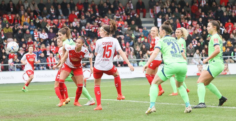 Marina Hegering (Wolfsburg 31), Tor zum 1:0 fuer Wolfsburg, 1. FC Koeln vs. VfL Wolfsburg, Fussball, Flyeralarm Frauen-Bundesliga, 8. Spieltag, 27.11.2022, DFL REGULATIONS PROHIBIT ANY USE OF PHOTOGRAPHS AS IMAGE SEQUENCES AND OR QUASI-VIDEO, 1. FC Koeln vs. VfL Wolfsburg, Fussball, Flyeralarm Frauen-Bundesliga, 8. Spieltag, 27.11.2022 Koeln Copyright: xJoergxNiebergall Eibner-Pressefox EP_JNL