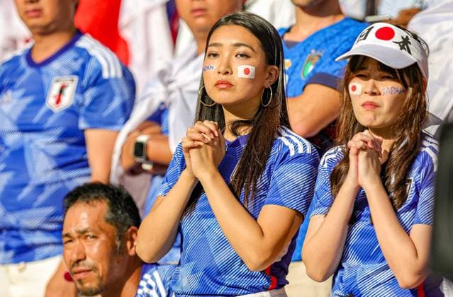 Japan v Costa Rica 2022 FIFA World Cup, WM, Weltmeisterschaft, Fussball 27 11 2022. Match 25 Japan fans keep hopeful as full time approaches during the 2022 Fifa World Cup match between Japan and Costa Rica at Ahmad bin Ali Stadium, Al Rayyan, Qatar on 27 November 2022. Editorial use only , Copyright: xNigelxKeenex PSI-16411-0060