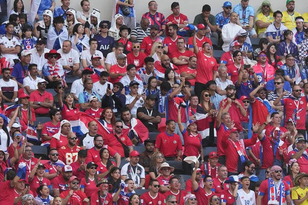 27.11.2022, Ahmad bin Ali Stadium, Doha, QAT, WM FIFA 2022, Group E, Japan vs Costa Rica, im Bild Fans von Costa Rica auf den Tribünen. Doha Ahmad bin Ali Stadium Qatar *** 27 11 2022, Ahmad bin Ali Stadium, Doha, QAT, World Cup FIFA 2022, Group E, Japan vs Costa Rica, in picture fans of Costa Rica on the stands Doha Ahmad bin Ali Stadium Qatar  eu-images-506