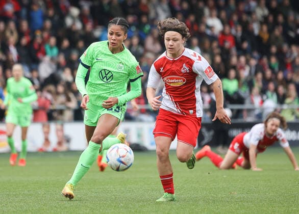 Sveindis Jonsdottir (Wolfsburg 23), Alicia-Sophie Gudorf (Koeln 12), 1. FC Koeln vs. VfL Wolfsburg, Fussball, Flyeralarm Frauen-Bundesliga, 8. Spieltag, 27.11.2022, DFL REGULATIONS PROHIBIT ANY USE OF PHOTOGRAPHS AS IMAGE SEQUENCES AND OR QUASI-VIDEO, 1. FC Koeln vs. VfL Wolfsburg, Fussball, Flyeralarm Frauen-Bundesliga, 8. Spieltag, 27.11.2022 Koeln Copyright: xJoergxNiebergall Eibner-Pressefox EP_JNL