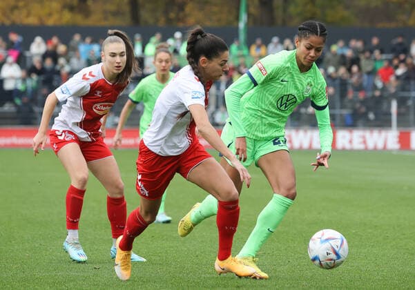 Sveindis Jonsdottir (Wolfsburg 23), 1. FC Koeln vs. VfL Wolfsburg, Fussball, Flyeralarm Frauen-Bundesliga, 8. Spieltag, 27.11.2022, DFL REGULATIONS PROHIBIT ANY USE OF PHOTOGRAPHS AS IMAGE SEQUENCES AND OR QUASI-VIDEO, 1. FC Koeln vs. VfL Wolfsburg, Fussball, Flyeralarm Frauen-Bundesliga, 8. Spieltag, 27.11.2022 Koeln Copyright: xJoergxNiebergall Eibner-Pressefox EP_JNL