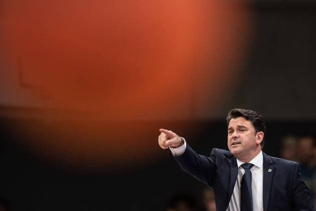 BG Göttingen - ALBA BERLIN 27.11.2022, Basketball-Bundesliga, Saison 2022 2023, BG Göttingen - ALBA BERLIN. Berlins Trainer Israel Gonzales gestikuliert. Göttingen Niedersachsen Deutschland