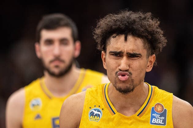 Sport Themen der Woche KW47 Sport Bilder des Tages BG Göttingen - ALBA BERLIN 27.11.2022, Basketball-Bundesliga, Saison 2022 2023, BG Göttingen - ALBA BERLIN. Berlins Maodo Lo gestikuliert. Göttingen Niedersachsen Deutschland *** BG Göttingen ALBA BERLIN 27 11 2022, Basketball Bundesliga, season 2022 2023, BG Göttingen ALBA BERLIN Berlins Maodo Lo gestures Göttingen Lower Saxony Germany