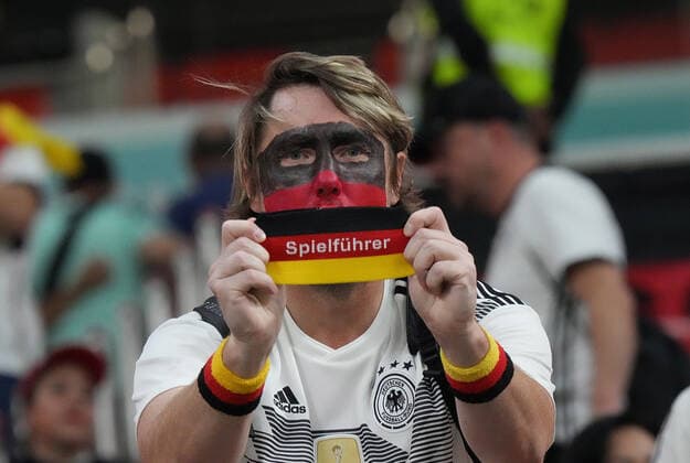27.11.2022, Ahmad bin Ali Stadium, Doha, QAT, WM FIFA 2022, Group E, Spanien vs Deutschland, im Bild Deutsche Fans auf den Tribünen. Doha Ahmad bin Ali Stadium Qatar *** 27 11 2022, Ahmad bin Ali Stadium, Doha, QAT, World Cup FIFA 2022, Group E, Spain vs Germany, in picture German fans in the stands Doha Ahmad bin Ali Stadium Qatar  eu-images-506