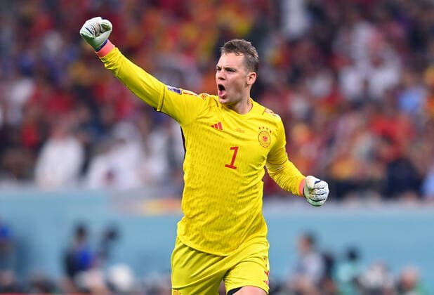 FUSSBALL WM 2022 VORRUNDE GRUPPE E Spanien - Deutschland 27.11.2022 Torwart Manuel Neuer (Deutschland) jubelt nach dem aberkannten 0:1 *** FUSSBALL WM 2022 VORRUNDE GRUPPE E Spain Germany 27 11 2022 Goalkeeper Manuel Neuer Germany cheers after the disallowed 0 1