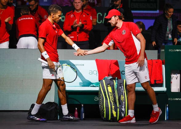 Felix Auger-Aliassime (CAN) und Kapitaen Frank Dancevic, Davis Cup Finale 2022, Palacio de Deportes JosÃ Copyright: xJuergenxHasenkopfx